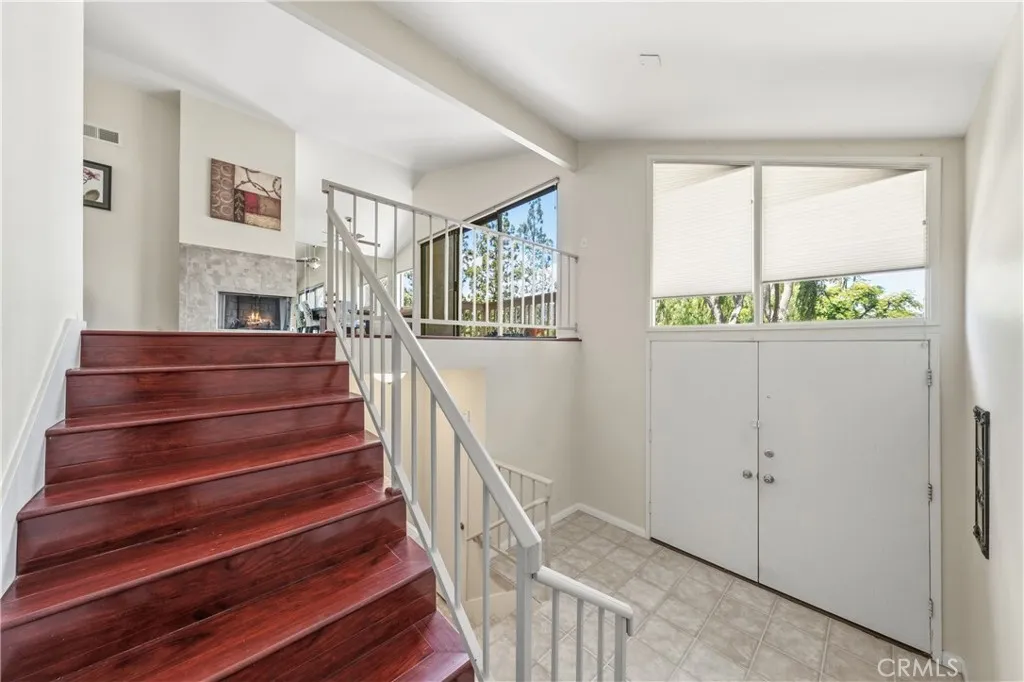 509 El Azul Cir, Oak Park, CA 91377 photo 3