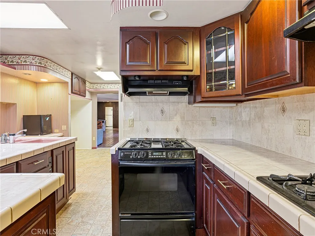 Additional image 6 of 836 N Parish Place, Burbank, CA 91506