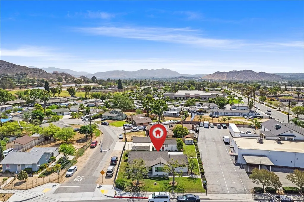 3764 Pacific Ave, Jurupa Valley, CA 92509