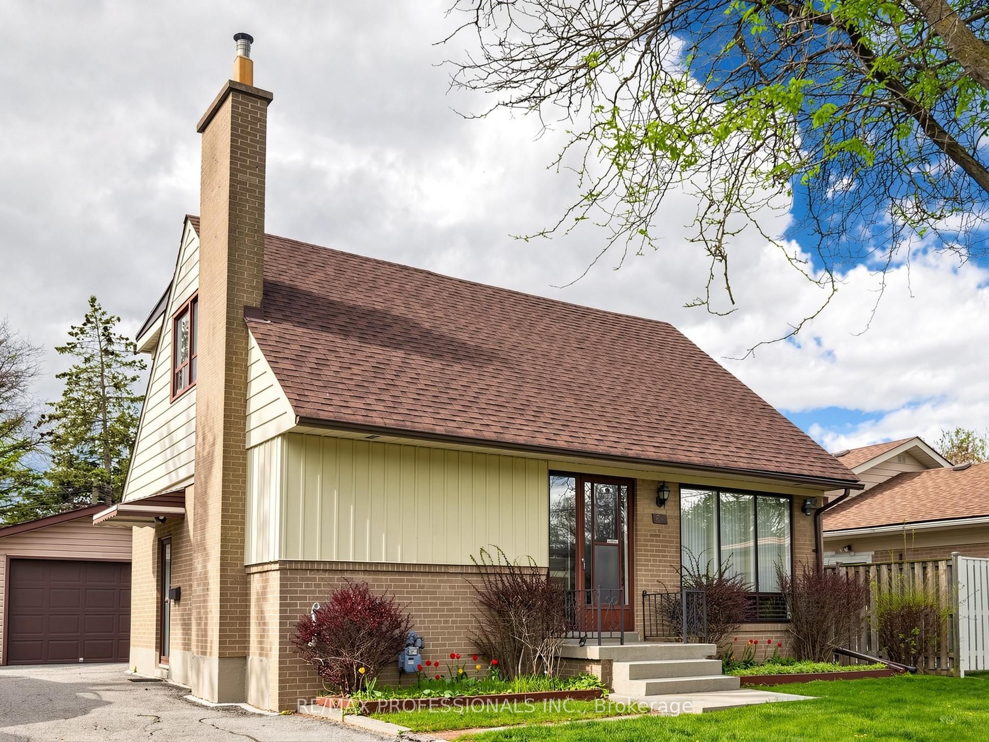 26 Henley Crescent, Toronto, ON, M9W 2W9