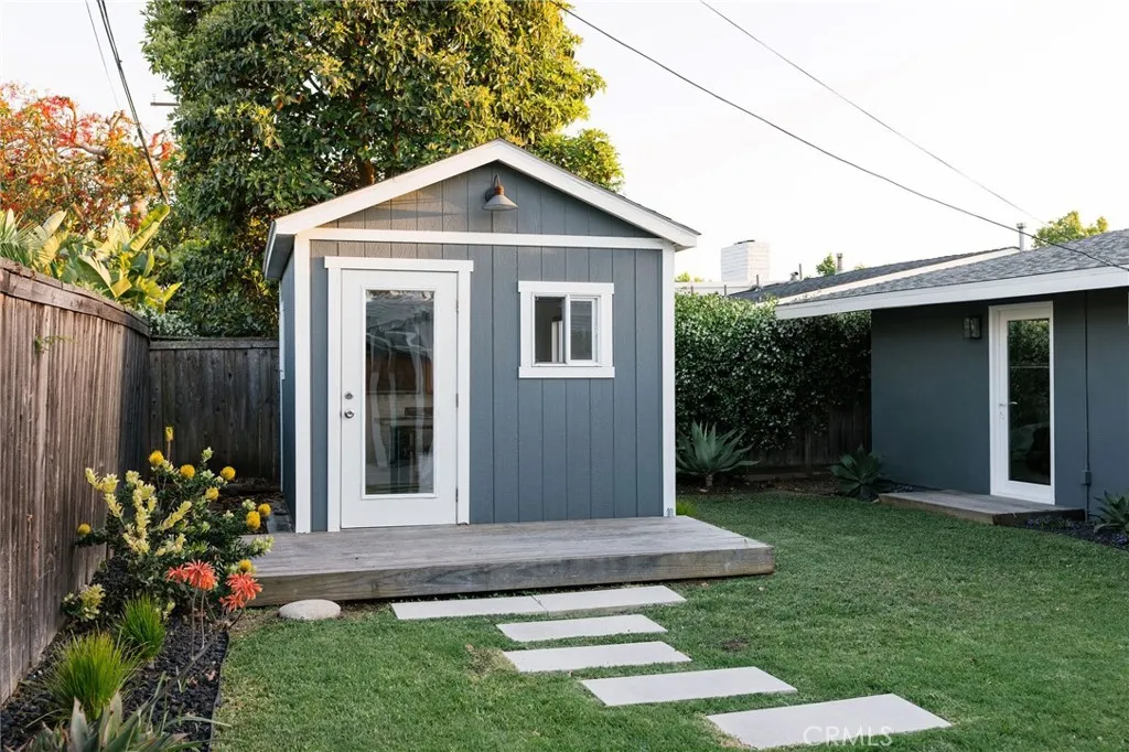 Additional image 105 of 2566 Oxford Ln, Costa Mesa, CA 92626