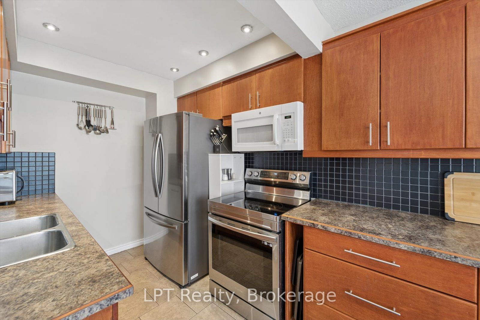 Additional image 4 of 209 Northminster Court, Oshawa, ON, L1G 7M6