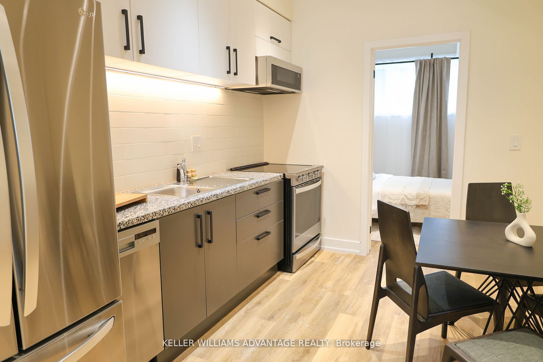 Additional image 4 of Unit 4-12 Batavia Avenue, Toronto, ON, M6N 4A2