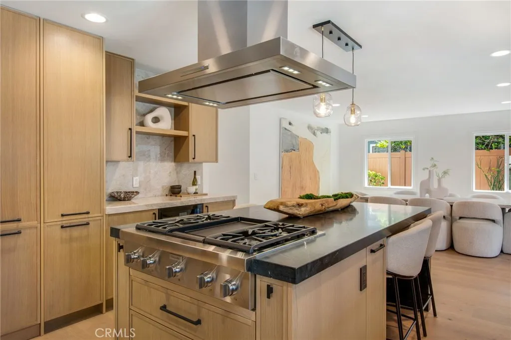 Additional image 62 of 305 Robinhood Ln, Costa Mesa, CA 92627