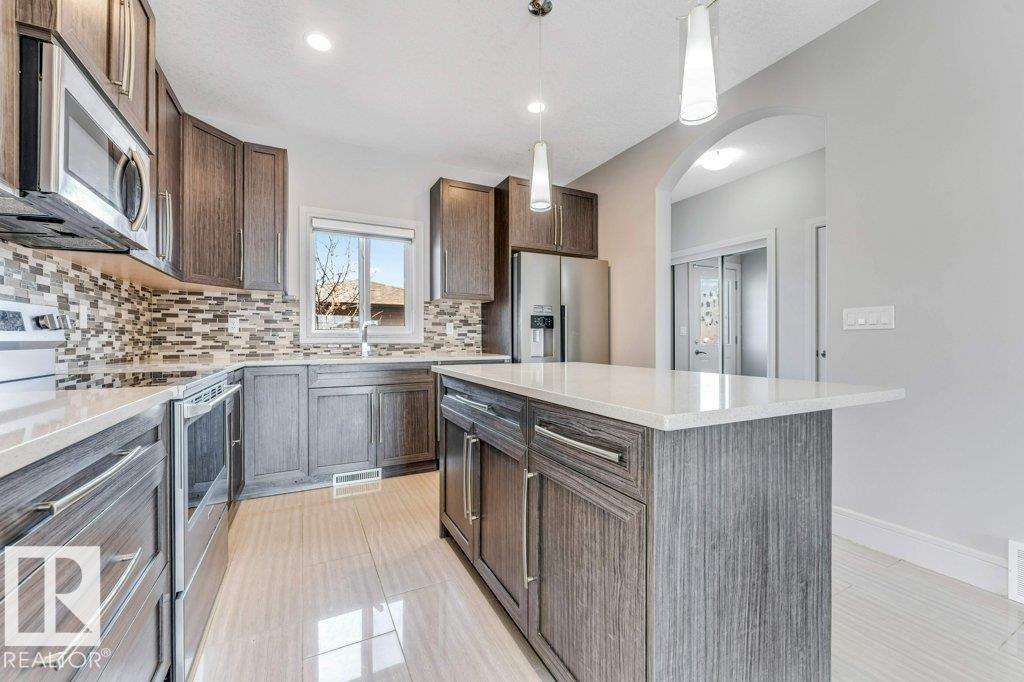 Additional image 6 of 2604 20 Avenue NW, Edmonton, AB, T6T0Y7