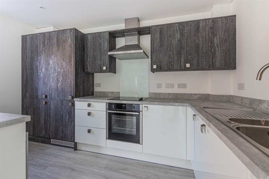 Additional image 4 of 2 bed flat for saleChurch Road, Lisvane CF14