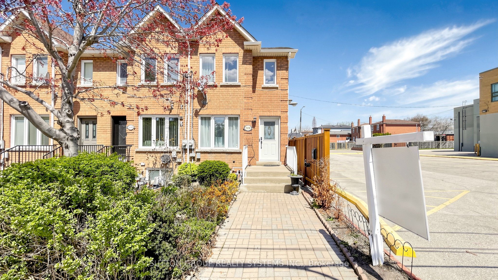 2138 Eglinton Avenue W, Toronto, ON, M6E 2K8