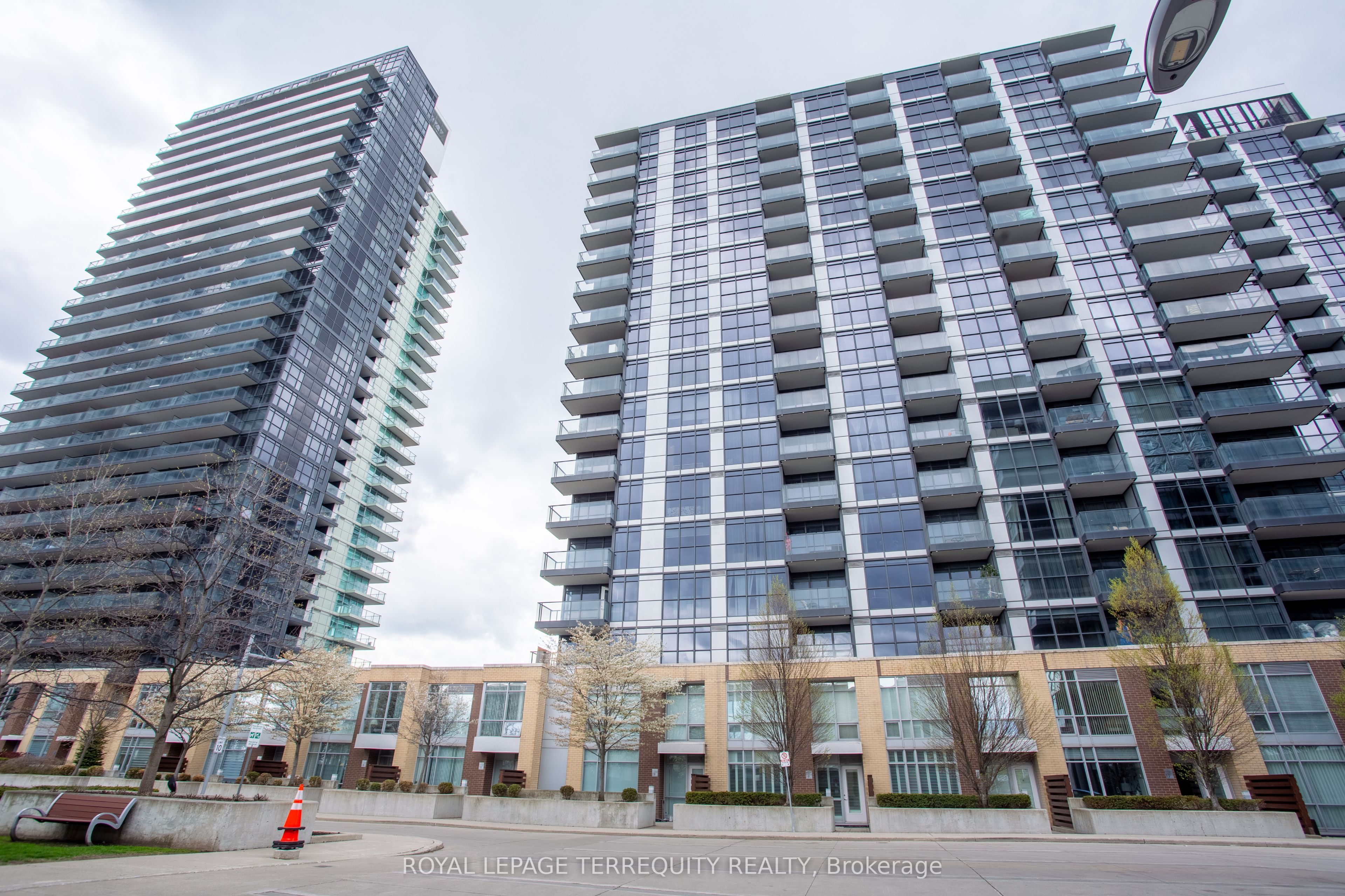 221-19 Singer Court, Toronto, ON, M2K 0B2