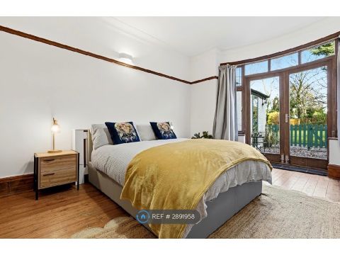 Lullington Road, Salford M6, Room to rent