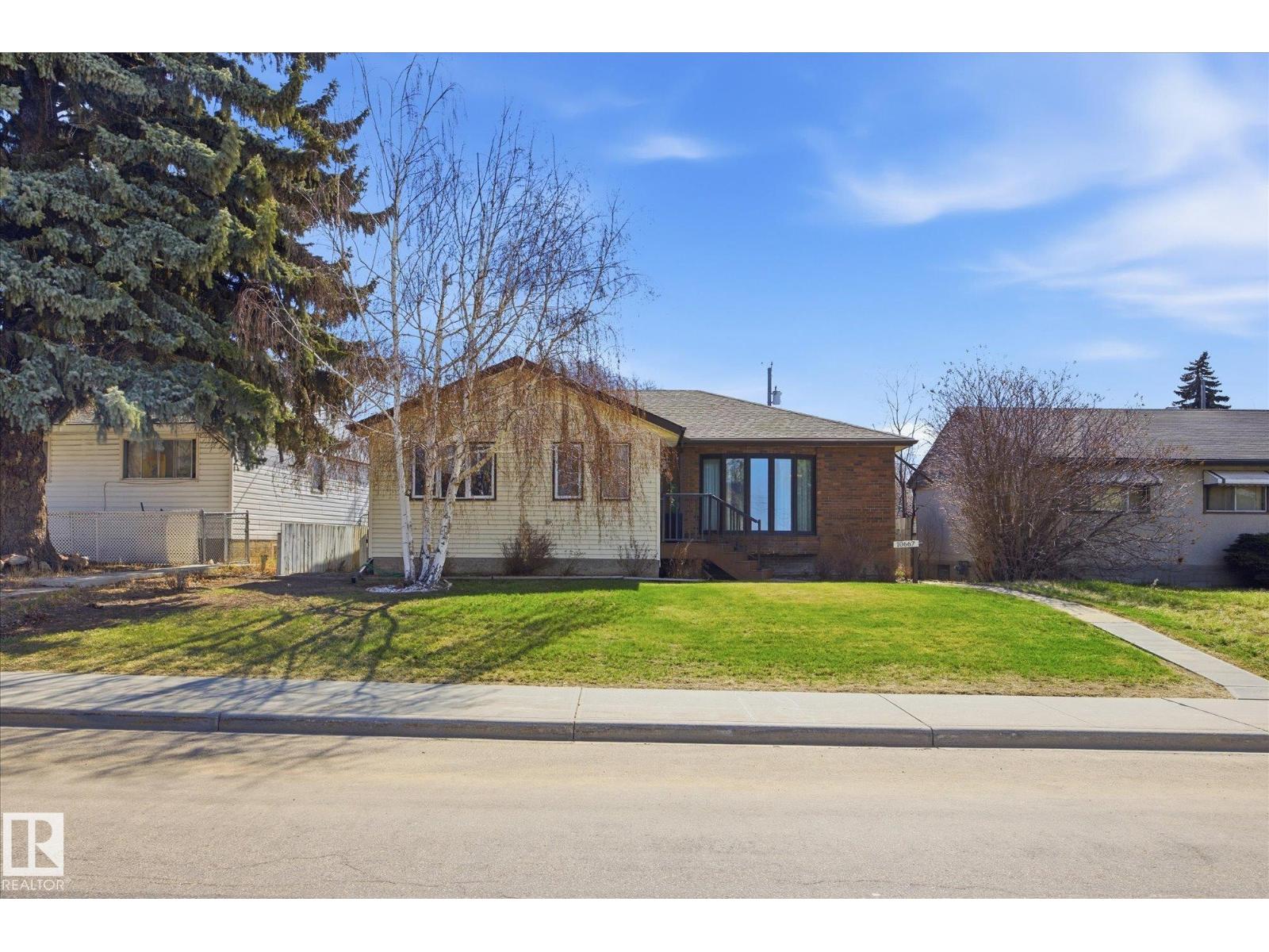 10667 65 Street NW, Edmonton, AB, T6A2N9