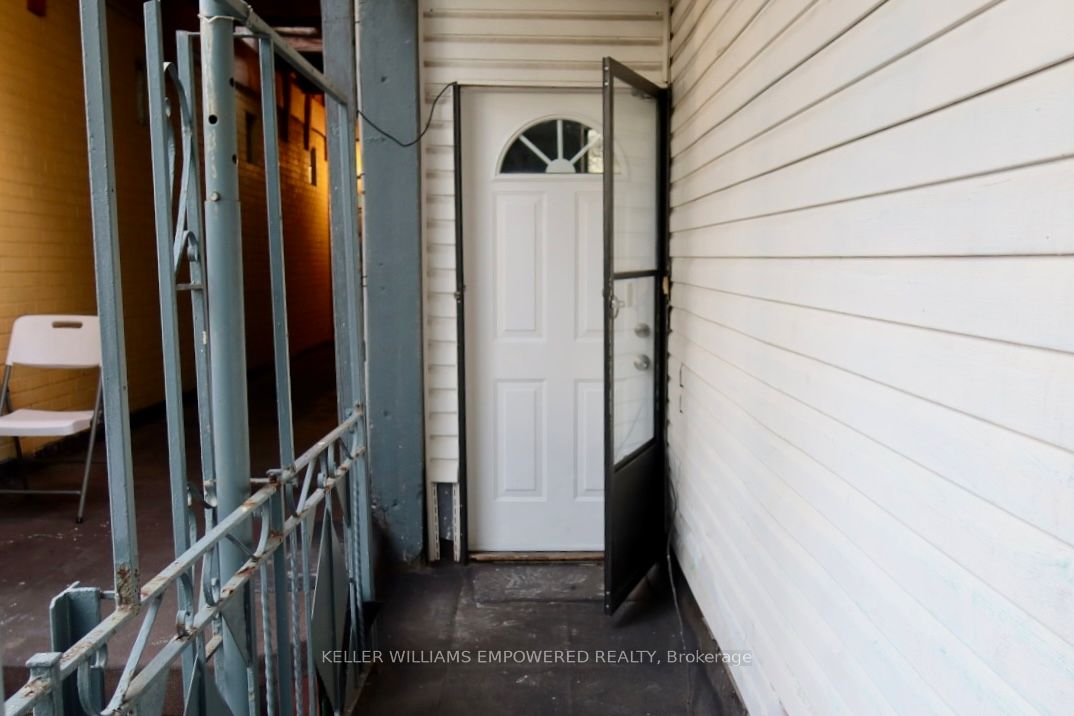 Additional image 3 of 2-821 Albion Road, Toronto, ON, M9V 1A3
