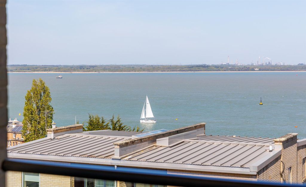 Additional image 21 of 3 bed flat for saleCowes, Isle Of Wight PO31