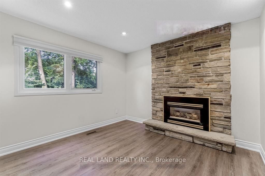 Additional image 5 of Back-360 Chantenay Drive, Mississauga, ON, L5A 1E7