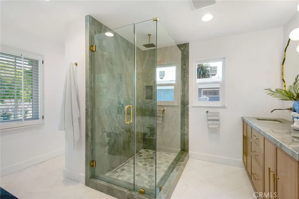 Additional image 80 of 305 Robinhood Ln, Costa Mesa, CA 92627