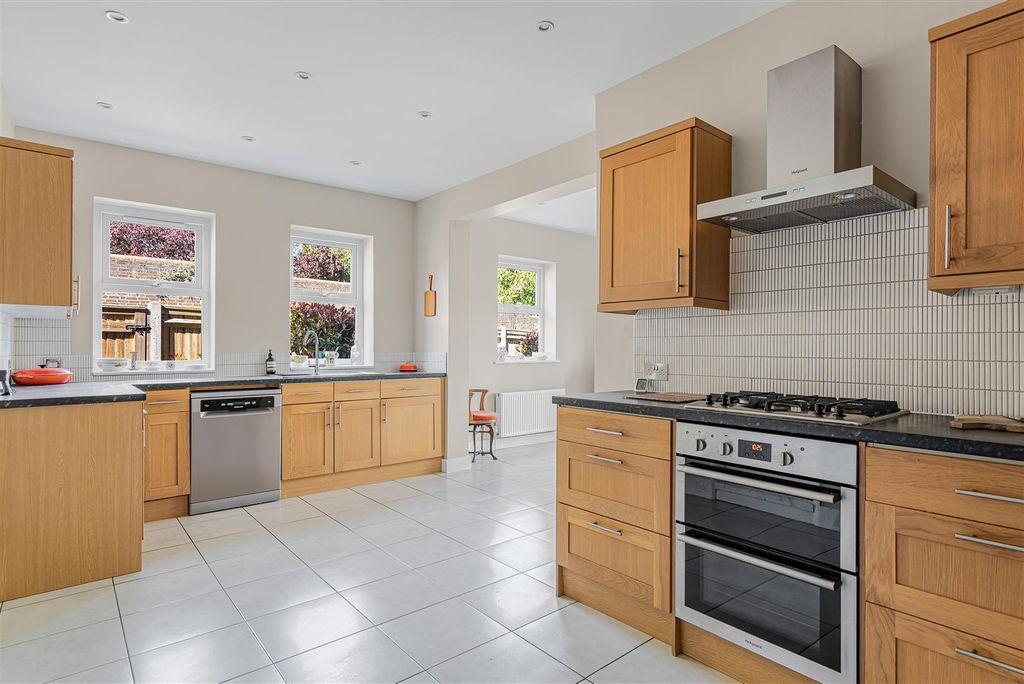 Additional image 3 of 4 bed detached house for saleCollege Rise, Maidenhead SL6