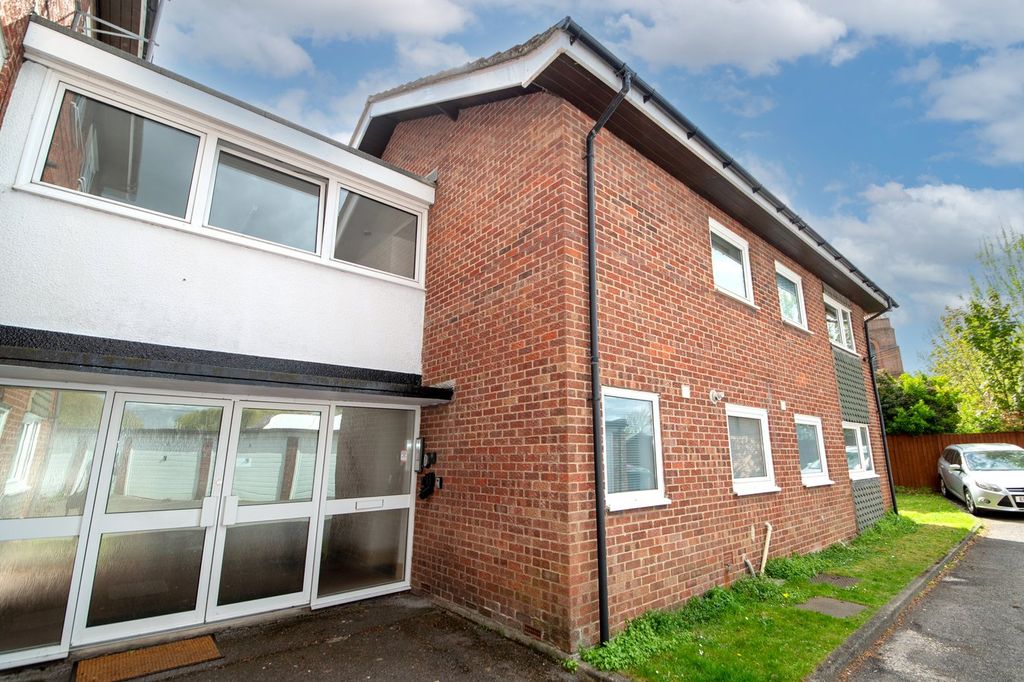 Additional image 10 of 2 bed flat for saleLink Road, Newbury RG14