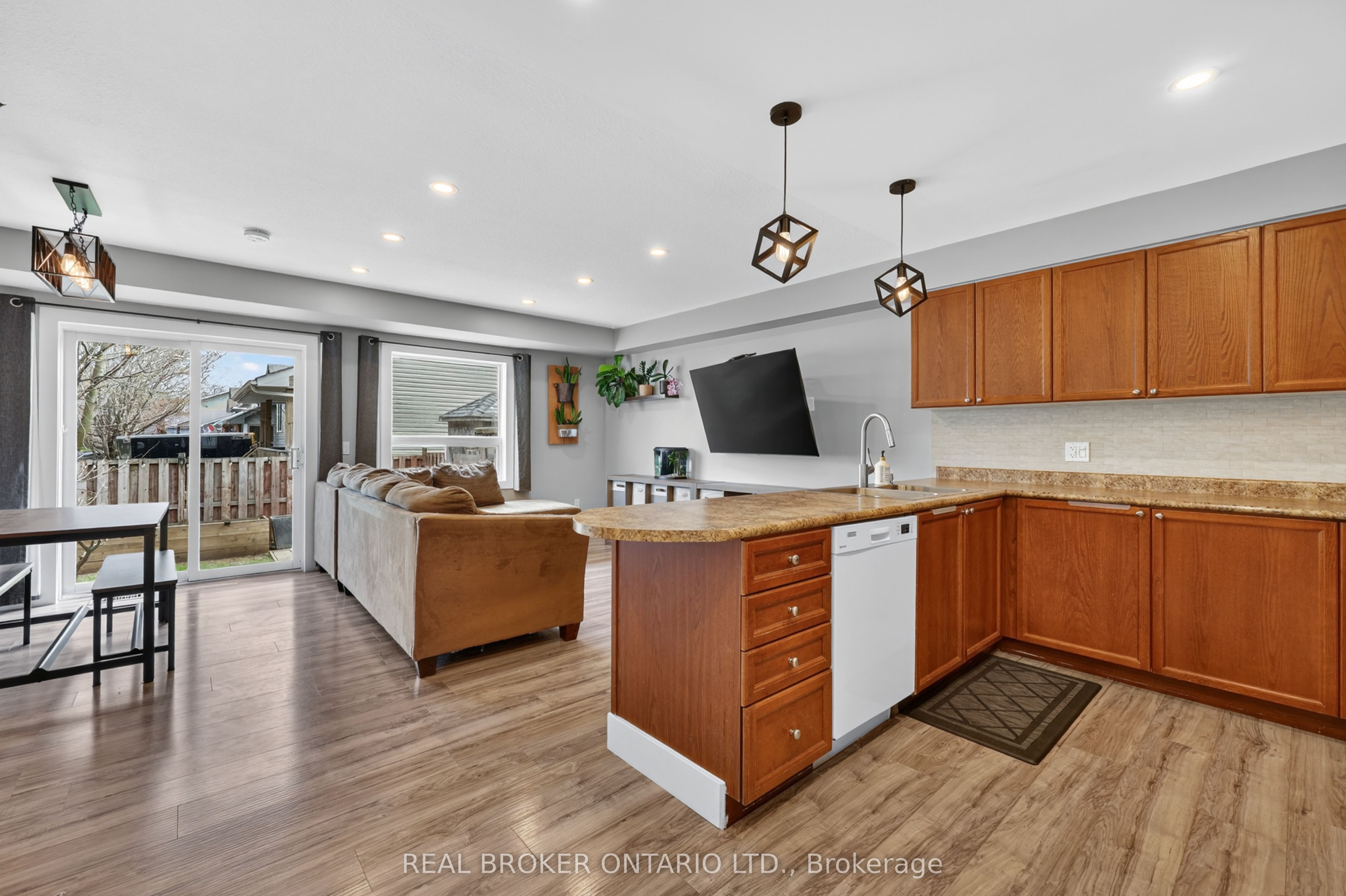Additional image 4 of 131 James Street E, Orillia, ON, L3V 1L7
