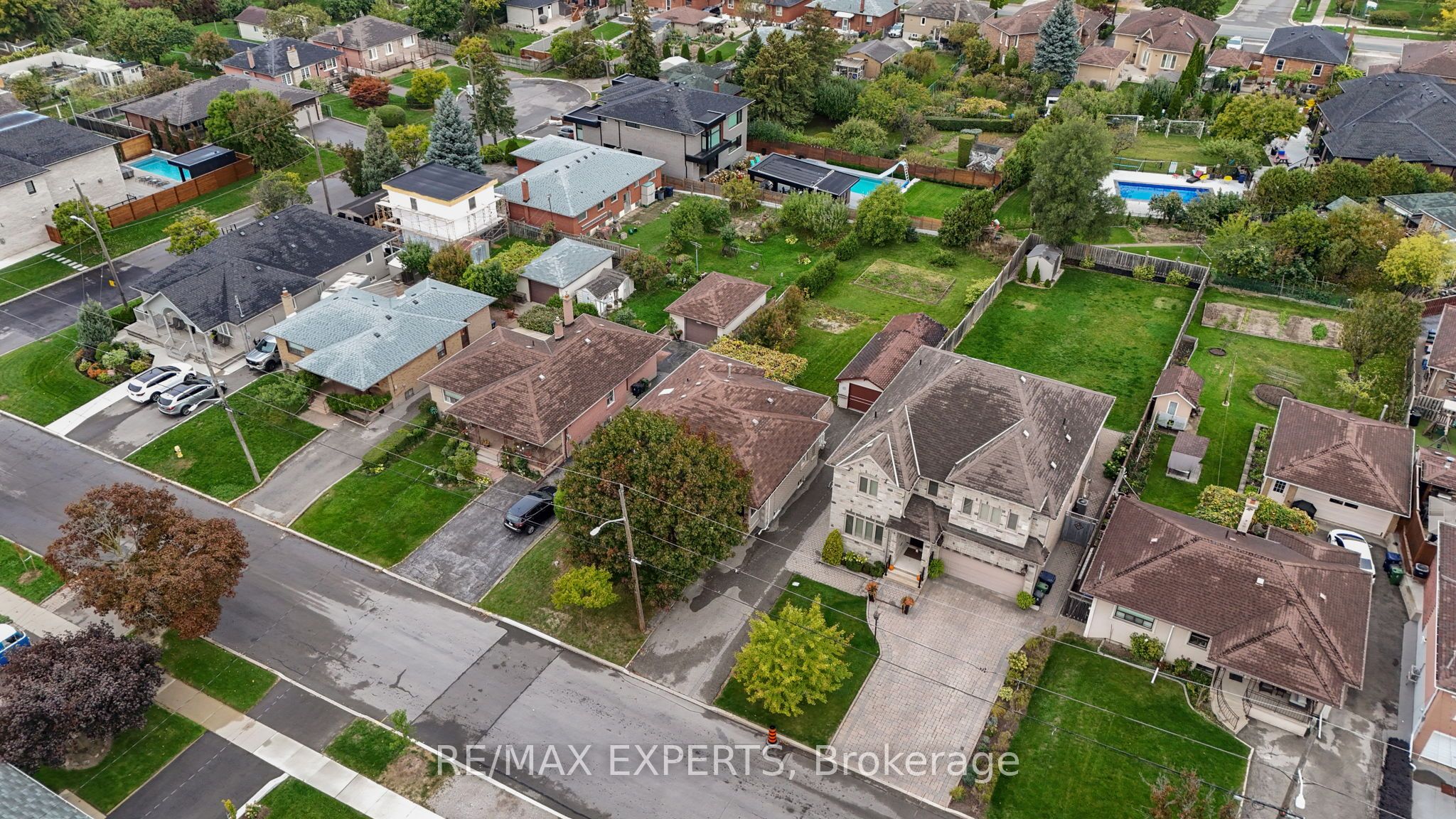 Additional image 2 of 26 Grovedale Avenue, Toronto, ON, M6L 1Y6