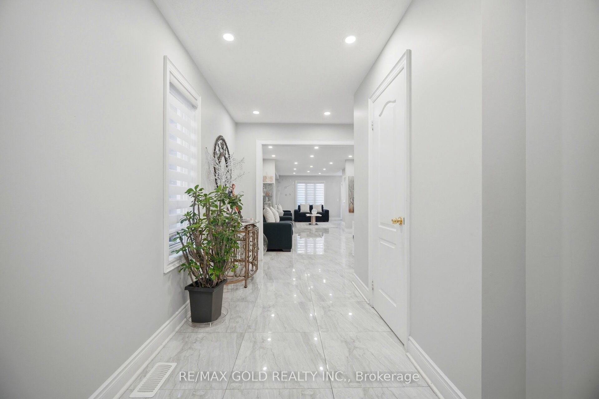 16 Flower Trail, Brampton, ON, L6P 1P1 photo 2