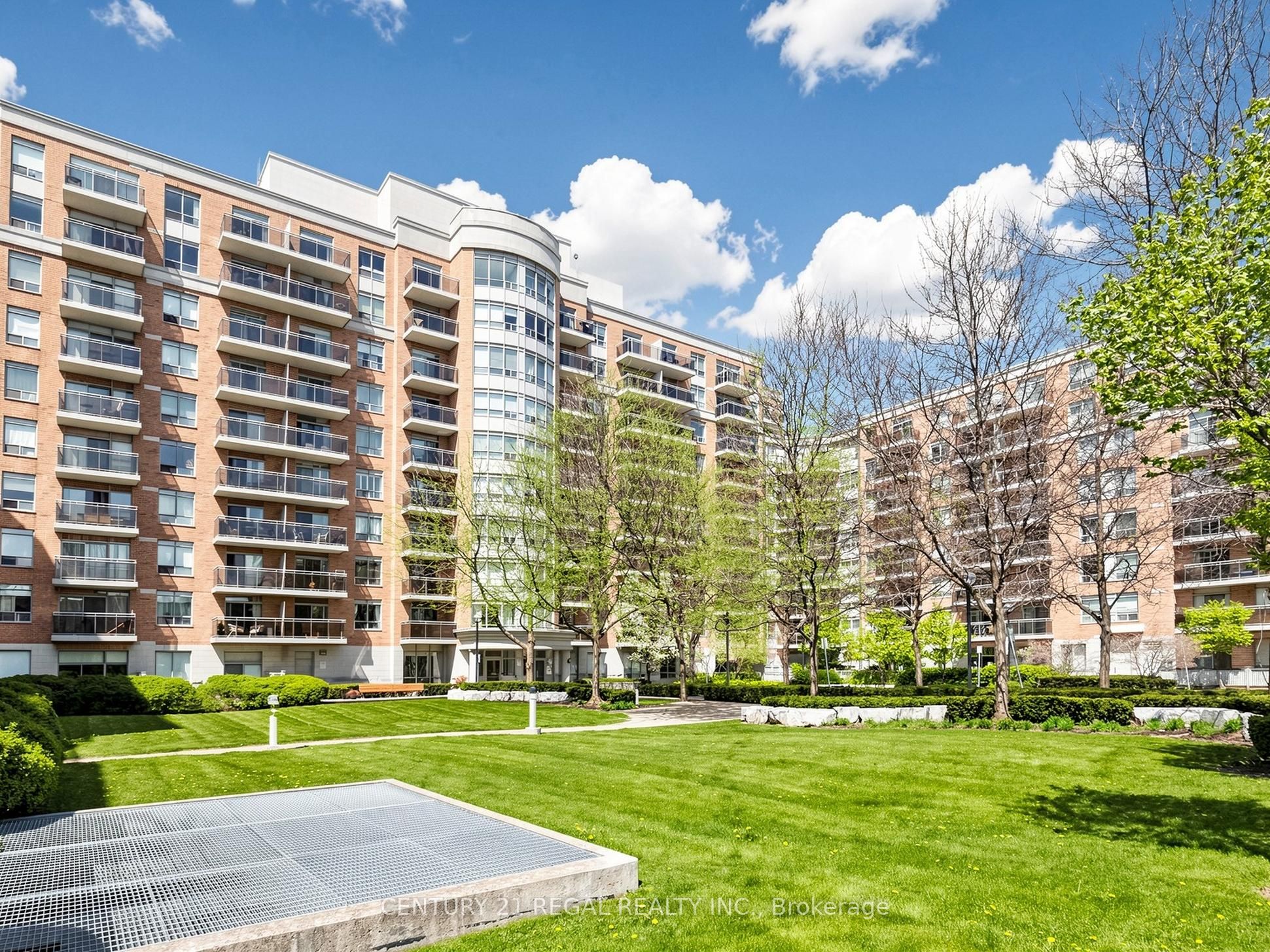 336-650 Lawrence Avenue W, Toronto, ON, M6A 3E8