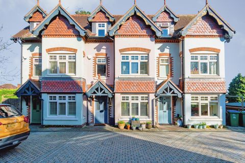 Bassett Avenue, Bassett, Southampton, Hampshire SO16
