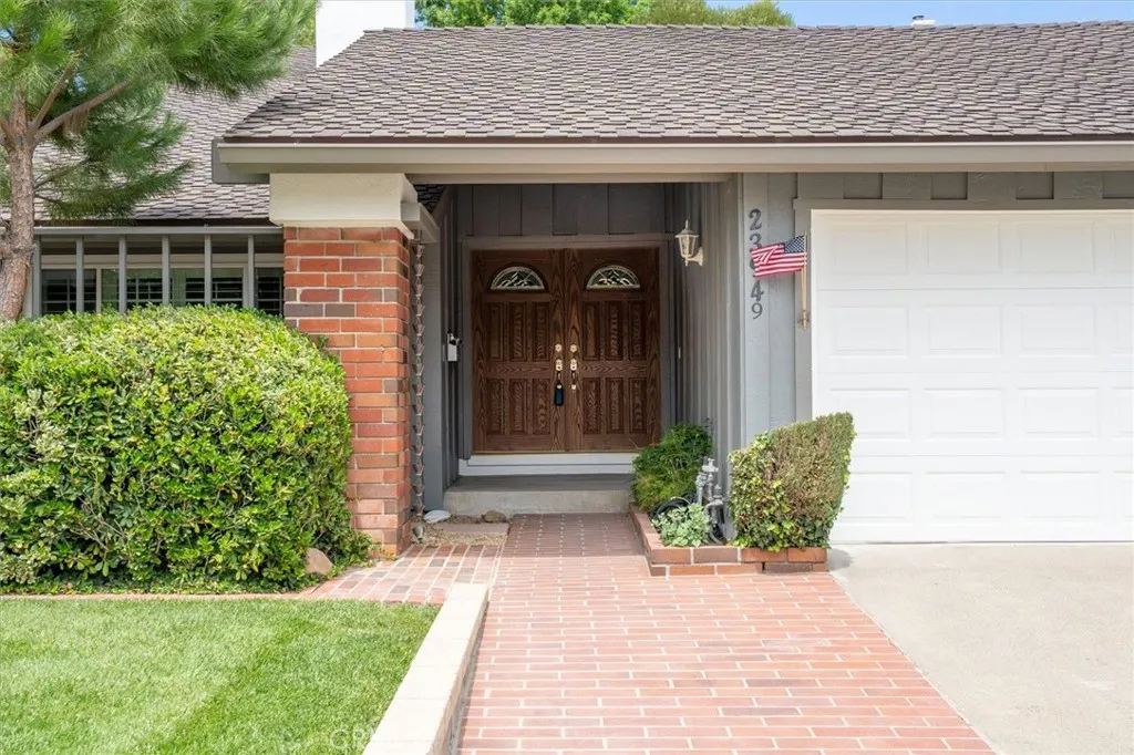 23949 Rotunda Road, Valencia, CA 91355 photo 2