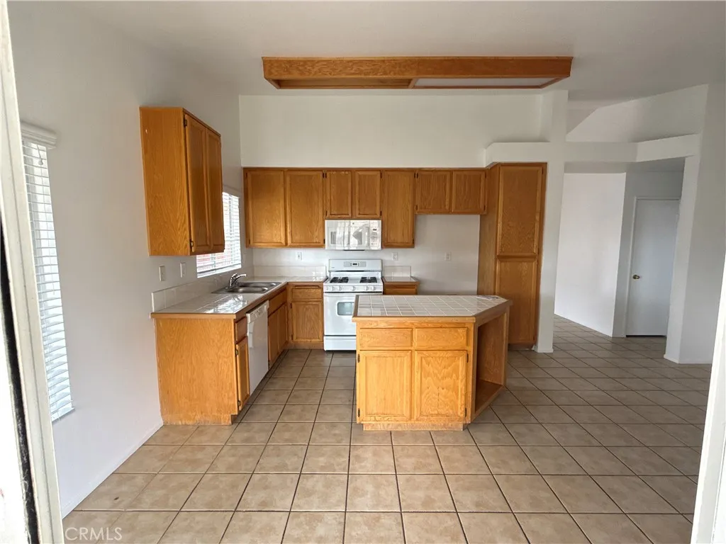 Additional image 3 of 3529 N Live Oak Ave, Rialto, CA 92377