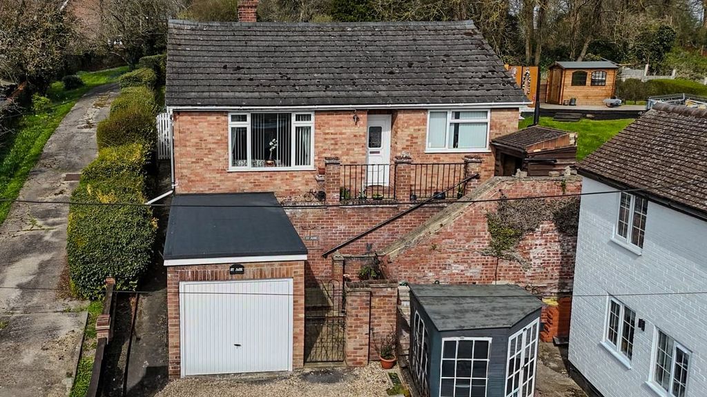 2 bed detached bungalow for saleCompton Road, East Ilsley, Newbury RG20