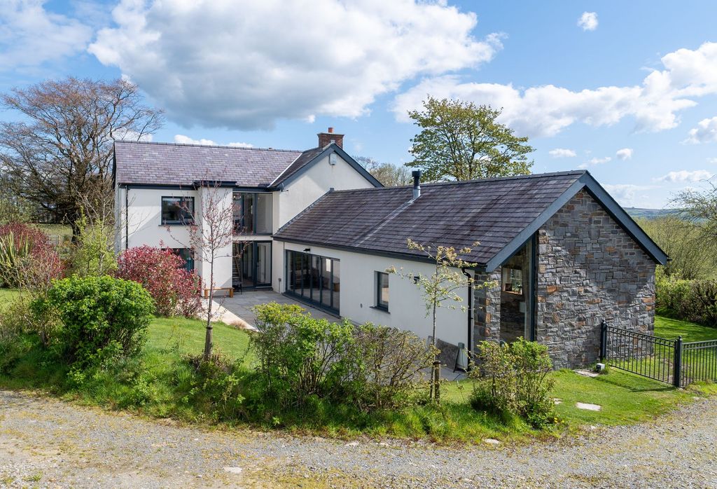 4 bed detached house for saleBrynamlwg, Pencader SA39