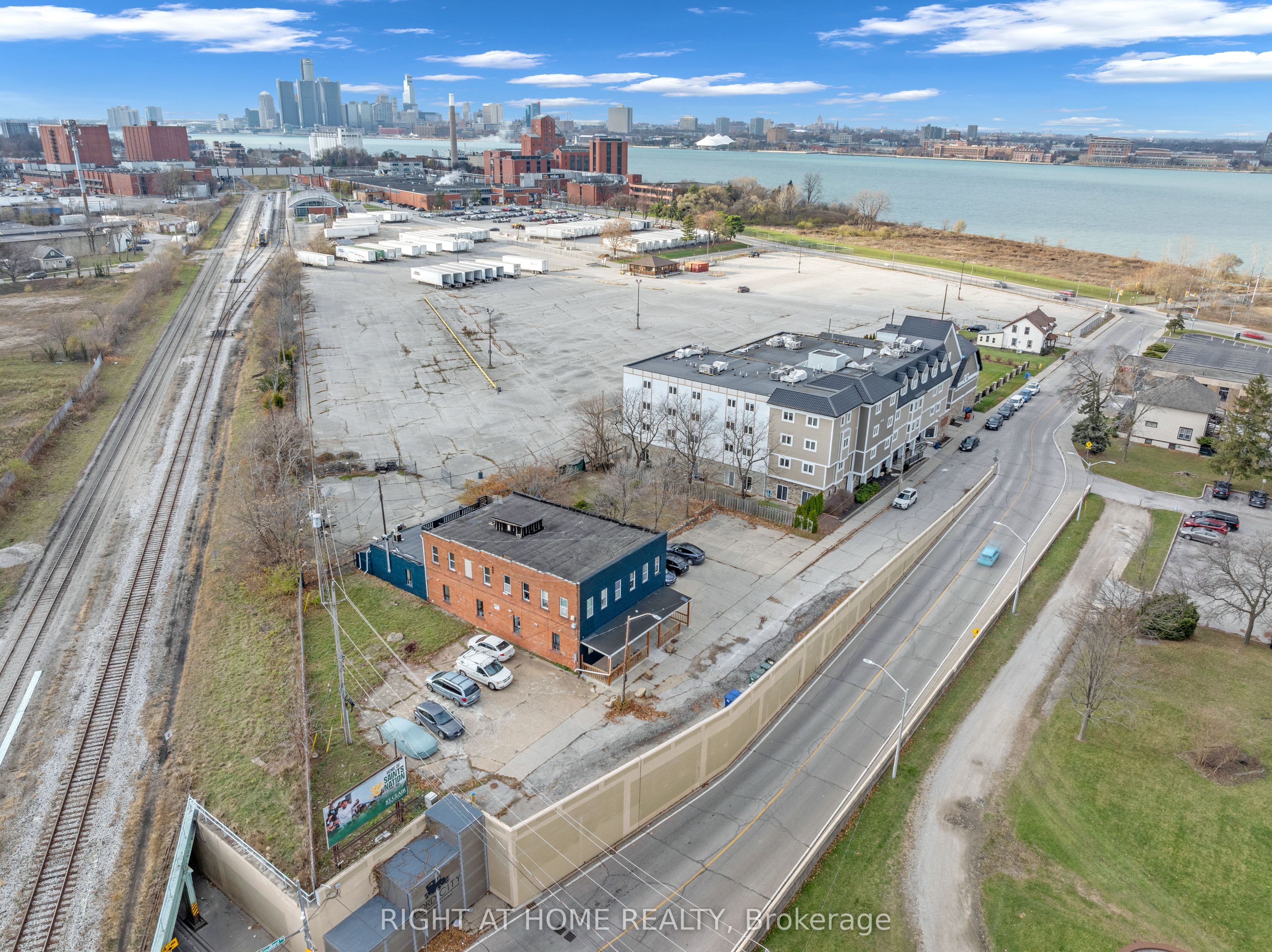 Additional image 4 of 2-279 Drouillard Road, Windsor, ON, N8Y 2P4