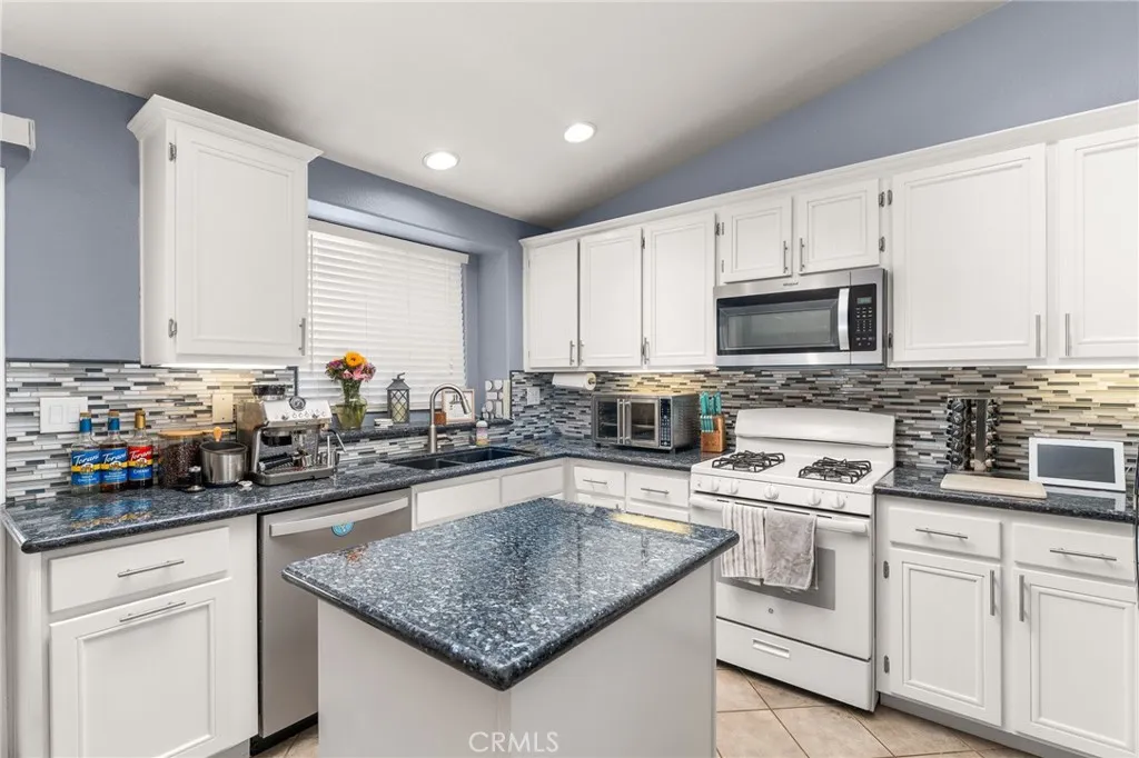 Additional image 10 of 533 Heidi Circle, Beaumont, CA 92223
