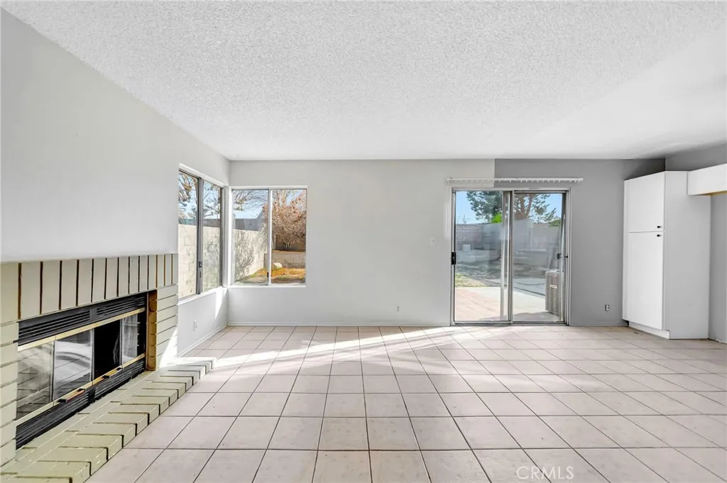 2820 E Avenue S Ave S, Palmdale, CA 93550 photo 5