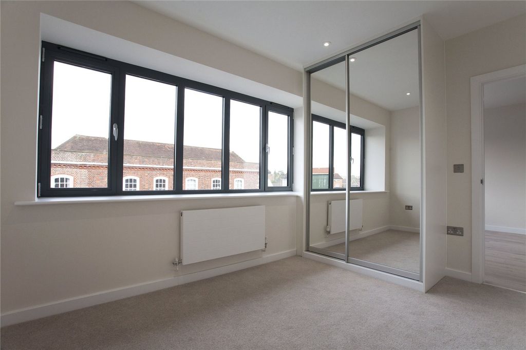 Additional image 6 of 2 bed flat for saleReynolds Court, Baring Road, Beaconsfield HP9