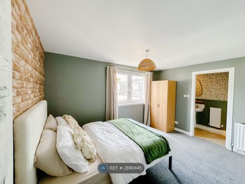 Wester Drylaw Avenue, Edinburgh EH4, Room to rent