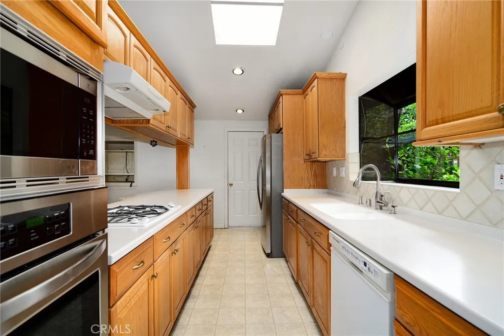 Additional image 8 of 20600 Clarendon St, Woodland Hills, CA 91367