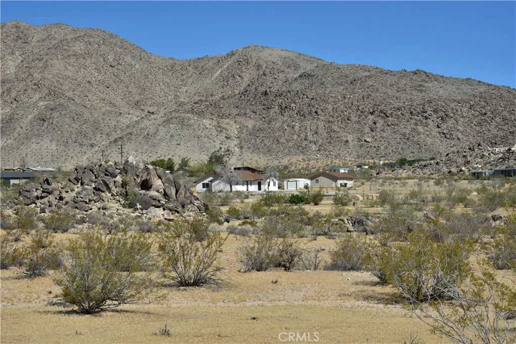 Additional image 3 of 61464 Calle Los Amigos St, Joshua Tree, CA 92252