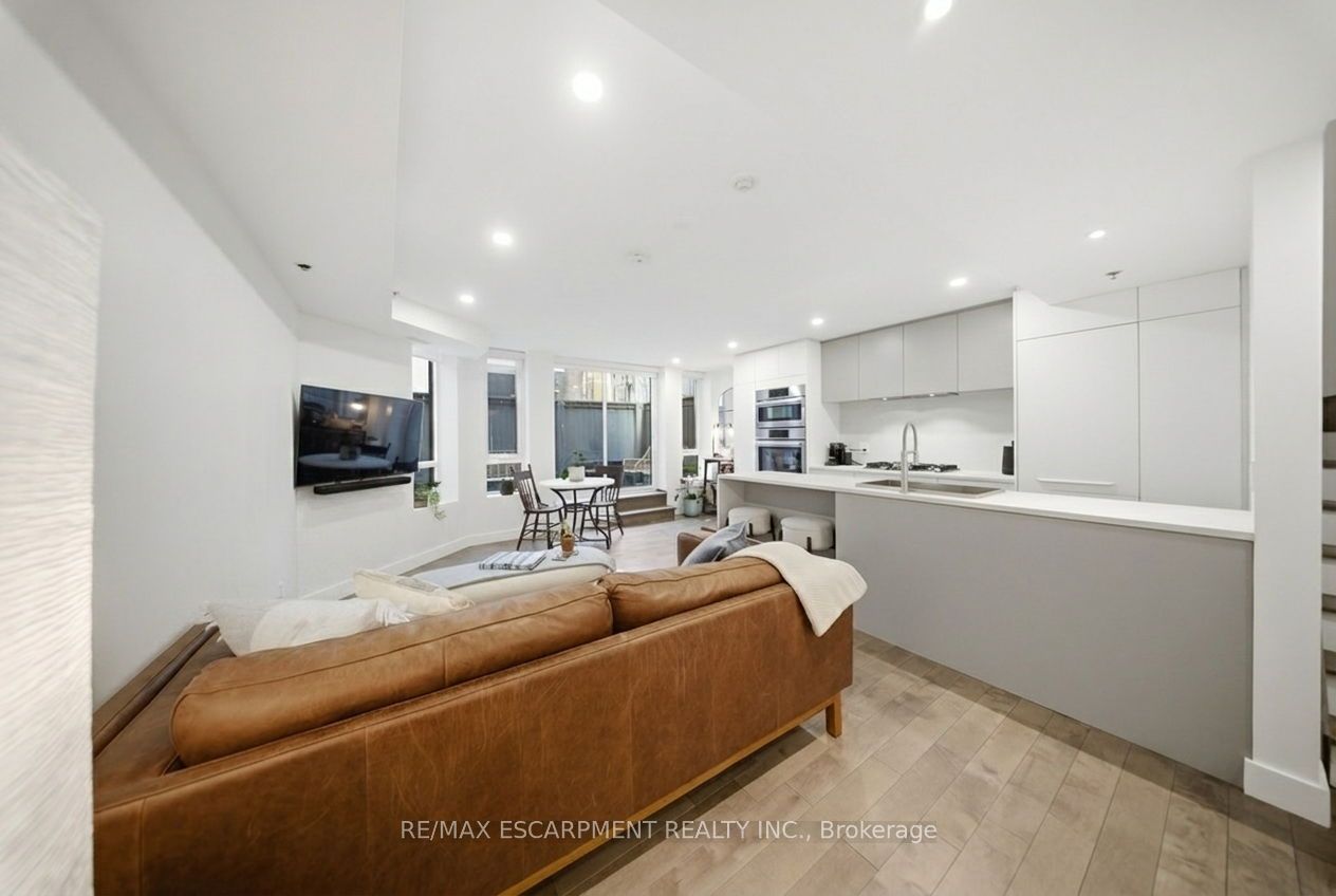 Additional image 5 of TH1-127 Queen Street E, Toronto, ON, M5C 1S3