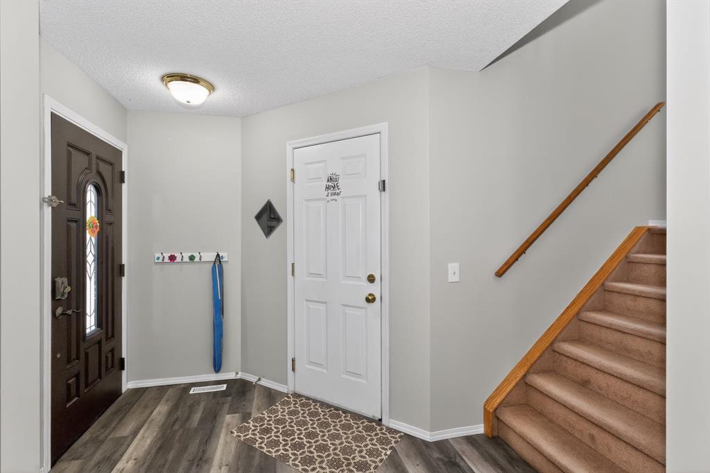 Additional image 4 of 42 Royal Elm Drive NW, Calgary, AB, T3G 5P7