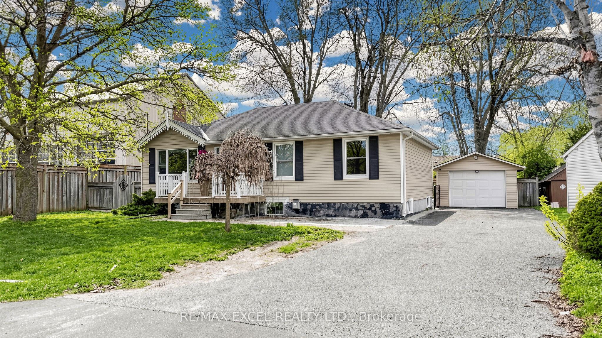 2 Hughes Street, Richmond Hill, ON, L4E 2V9