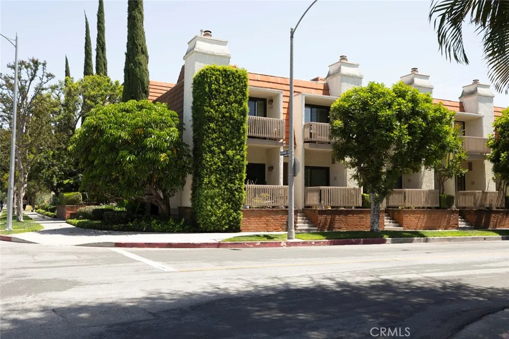 Additional image 68 of 10470 Riverside Dr Unit 102, Toluca Lake, CA 91602