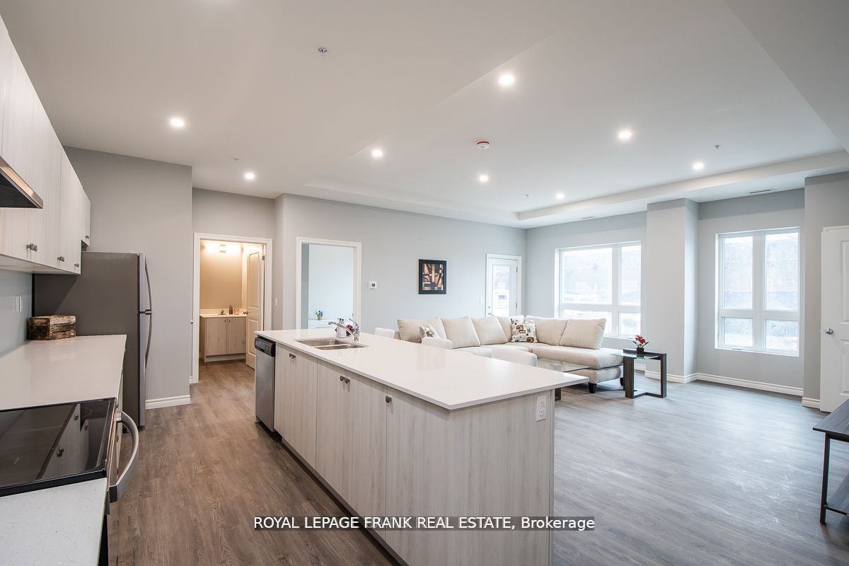 E2-513 Dundas Street E, Whitby, ON, L1N 0N4 photo 2