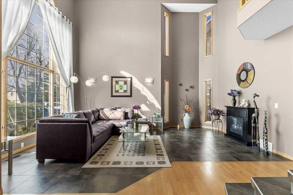Additional image 5 of 123 Schiller Crescent NW, Calgary, AB, T3L 1W9