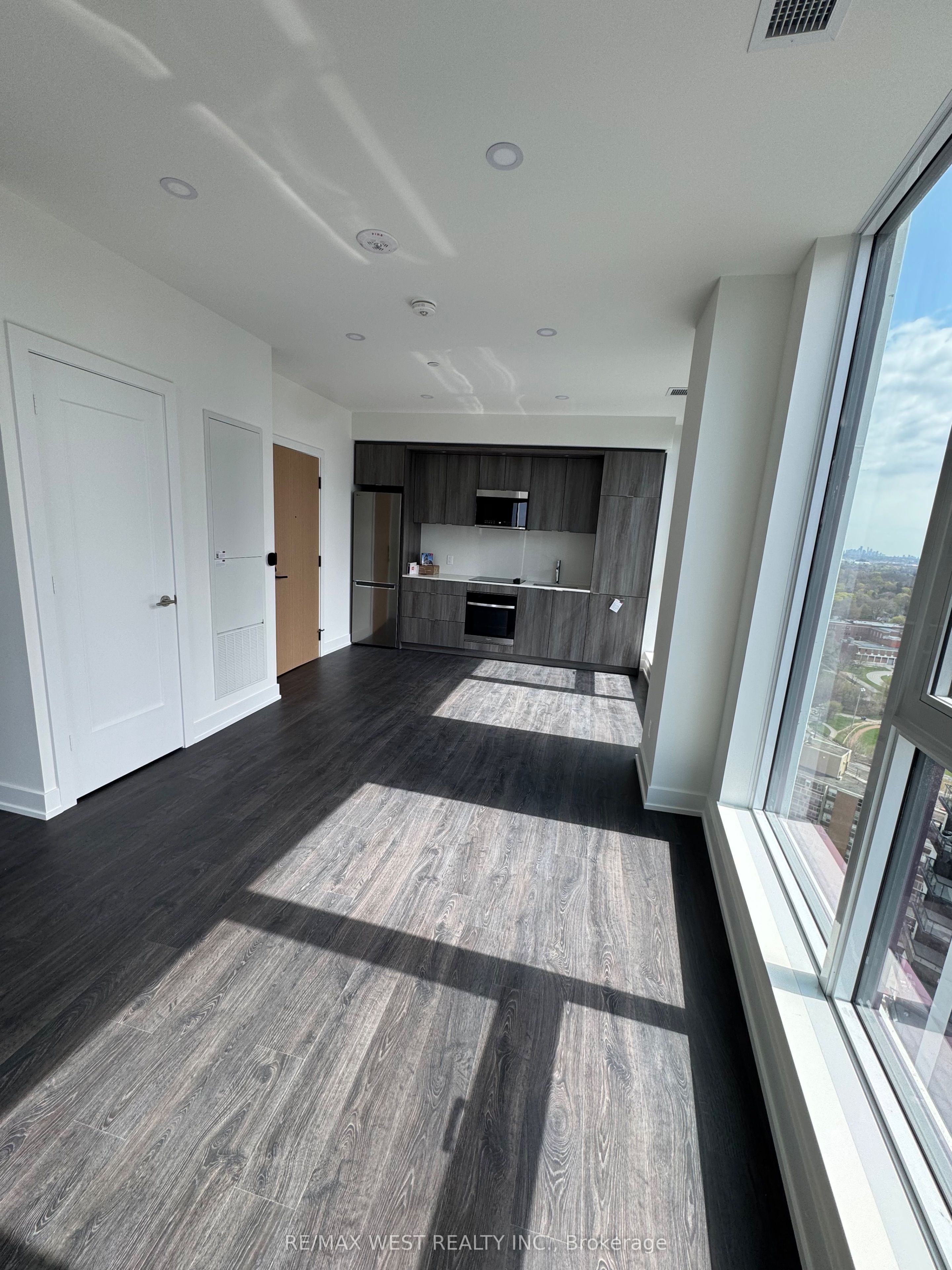 Additional image 4 of PH05-25 Cordova Avenue, Toronto, ON, M9A 0E5