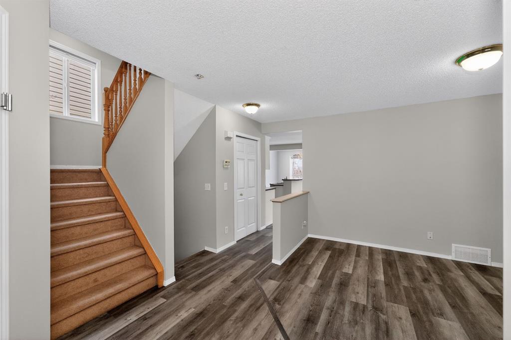 Additional image 6 of 42 Royal Elm Drive NW, Calgary, AB, T3G 5P7
