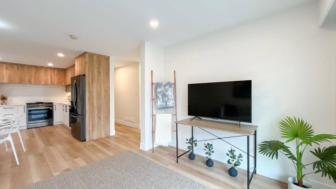 Additional image 3 of 320 57th Avenue E, Vancouver, BC, V5X 1S7