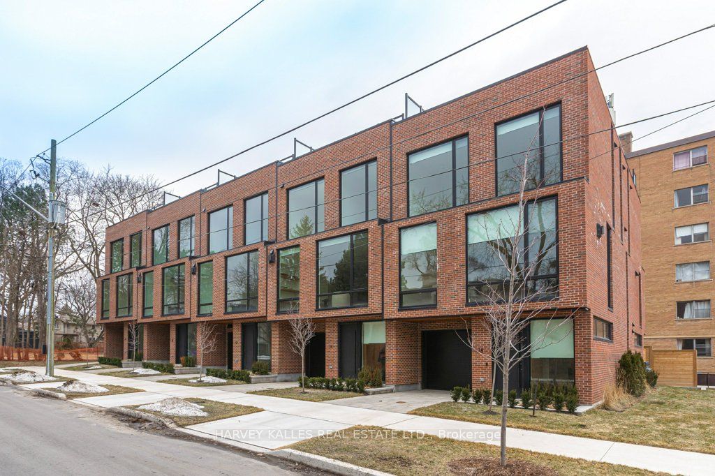 32 Evergreen Gardens, Toronto, ON, M4G 1C5