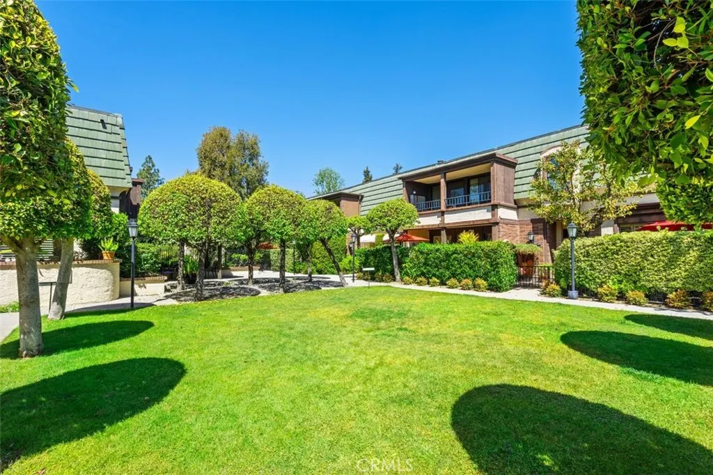 885 S Orange Grove Blvd Unit 2, Pasadena, CA 91105