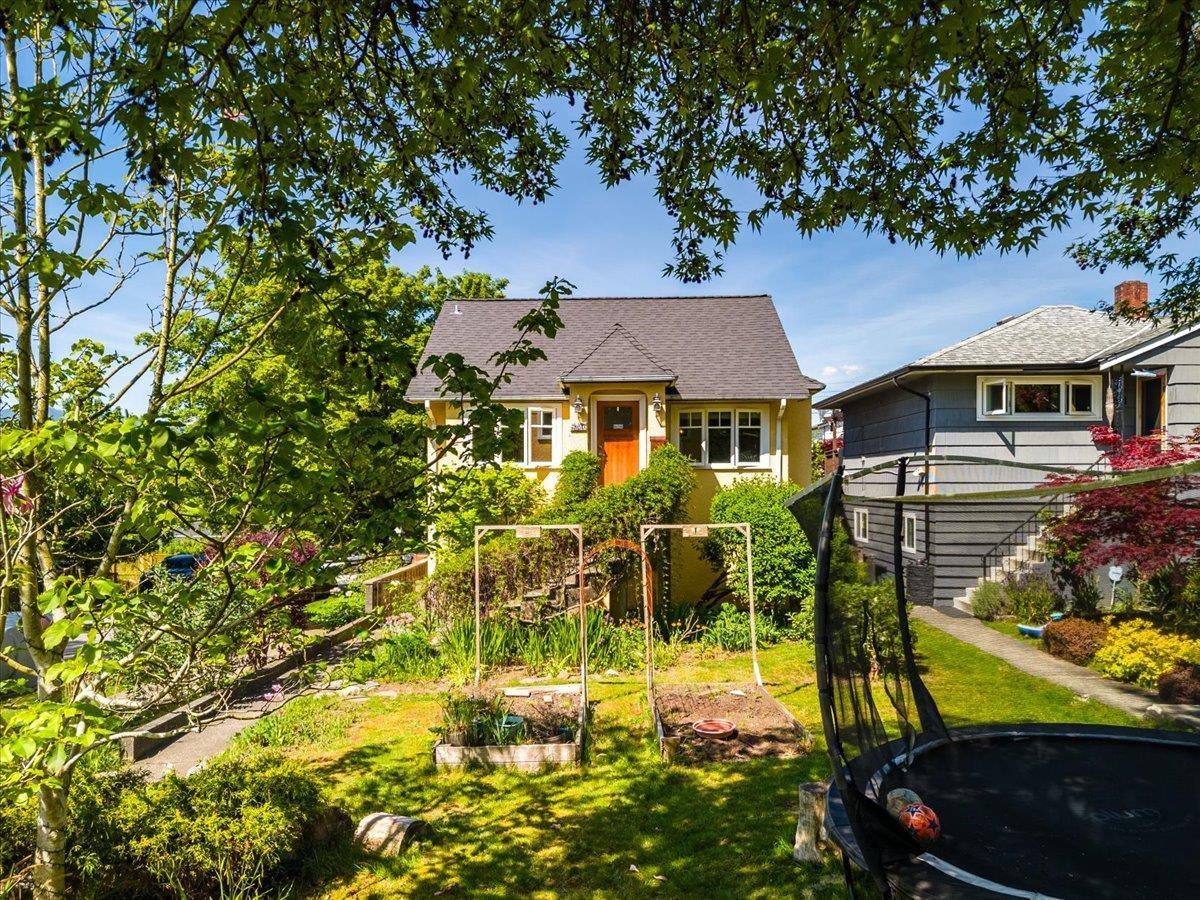 2607 5th Avenue E, Vancouver, BC, V5M 1N1