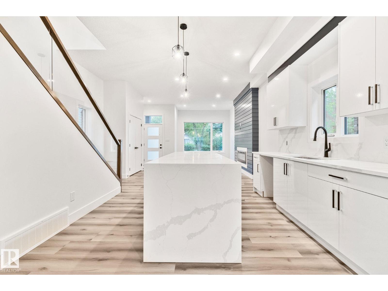 Additional image 6 of 11032 128 Street NW, Edmonton, AB, T5M0W6