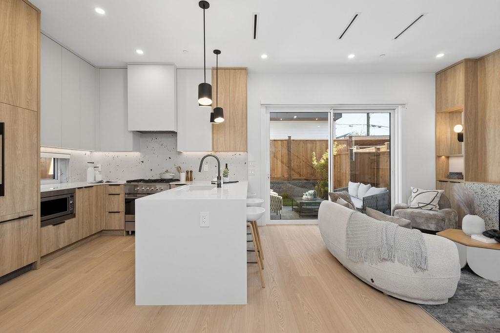Additional image 4 of 2-2752 Graveley Street, Vancouver, BC, V5K 3J8